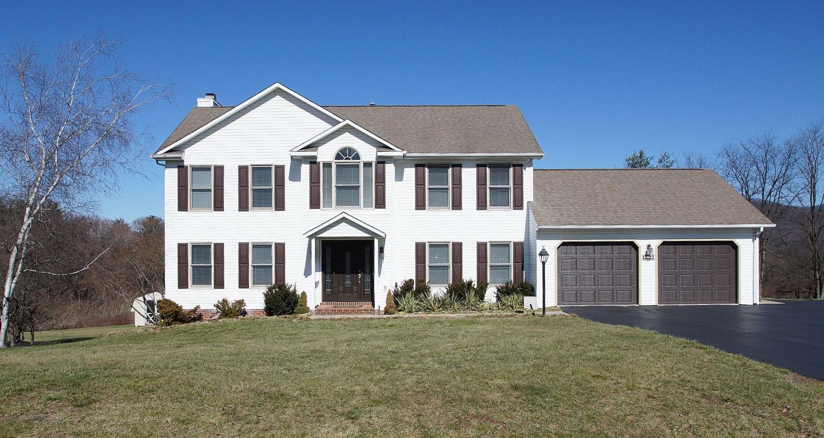 377 McIntosh Road Roanoke, VA 24019 - Photo 1 of 40 Front Exterior