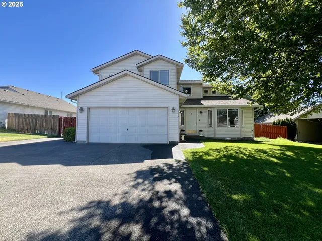 a front view of house with yard
