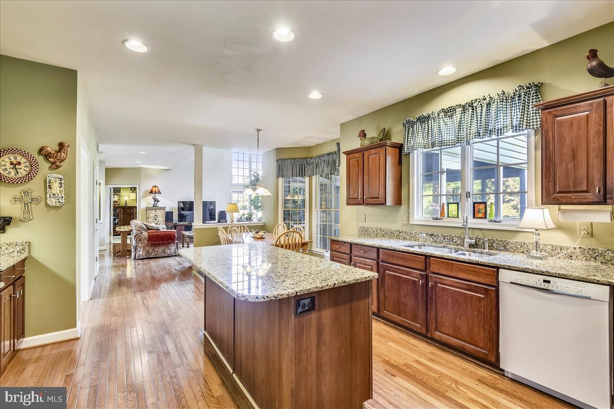 2726 Howard Grove Road Davidsonville, MD 21035 - Photo 17 of 63 Updated Gourmet Kitchen
