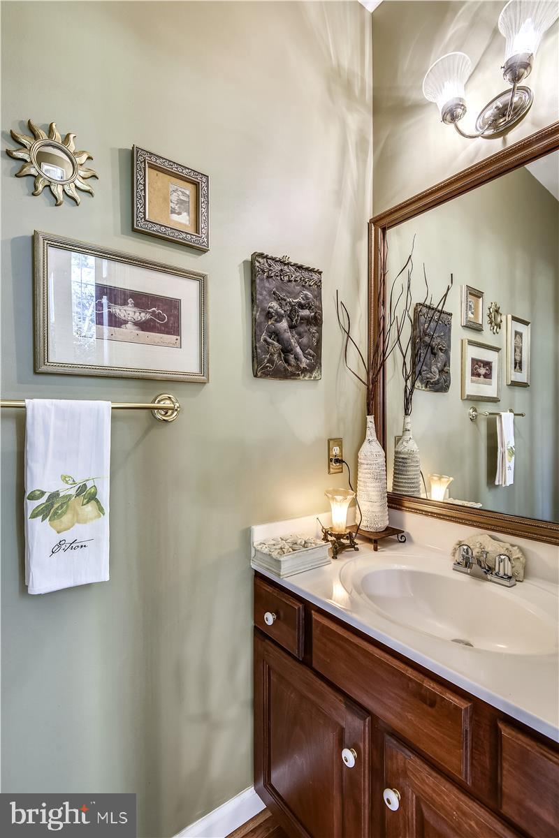 2726 Howard Grove Road Davidsonville, MD 21035 - Photo 20 of 63 Powder Room