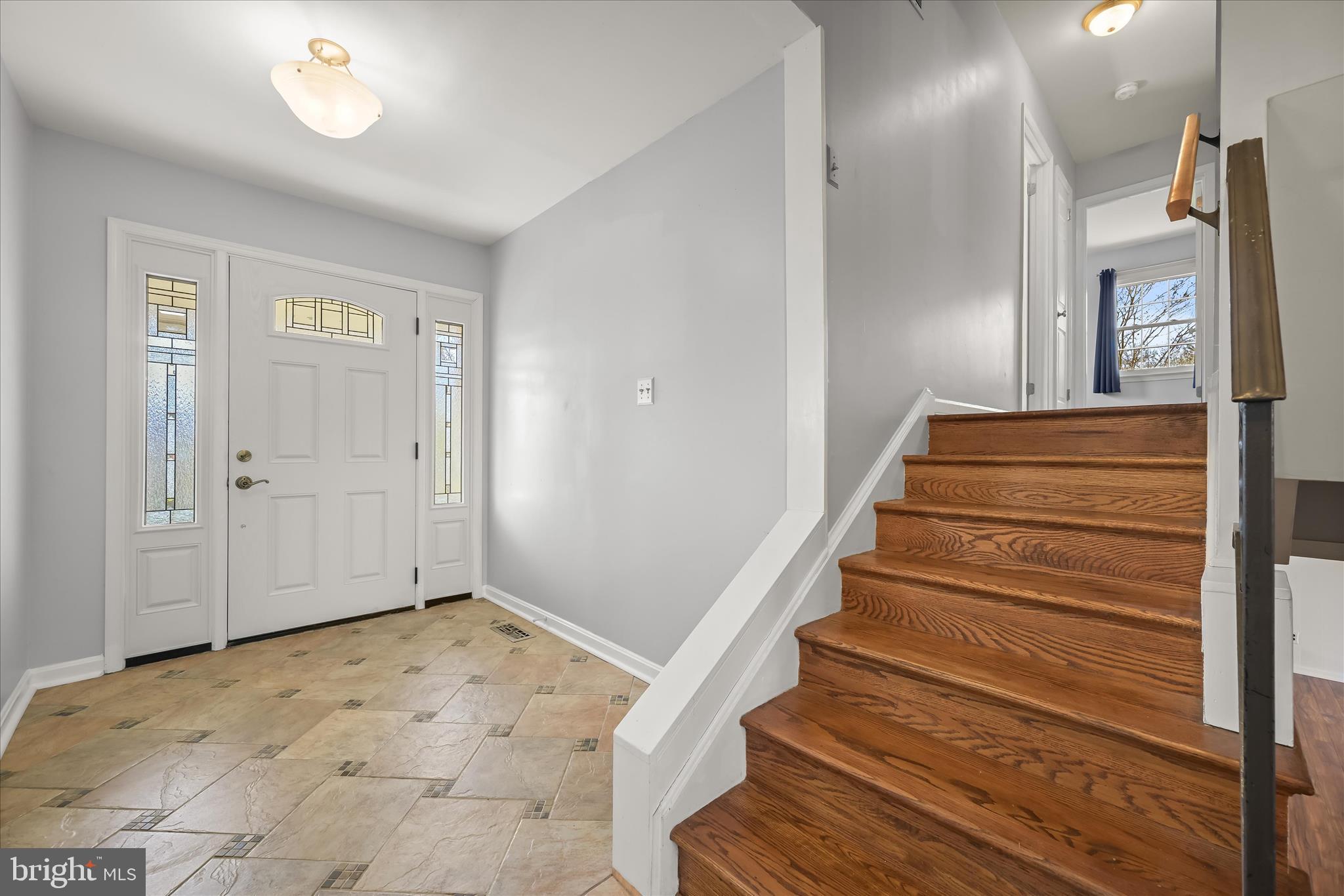 14821 Ridge Oak Drive Boyds, MD 20841 - Photo 22 of 50 Staircase