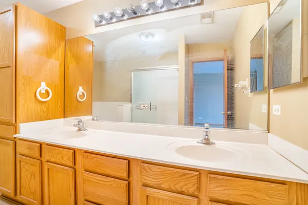 $2,749 | 2760 Packford Lane, Aurora, IL 60502