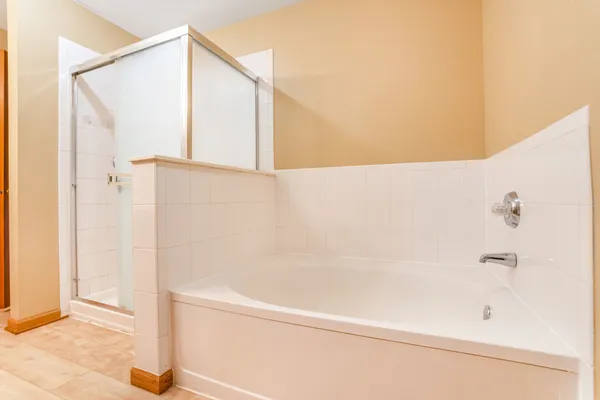 $2,749 | 2760 Packford Lane, Aurora, IL 60502