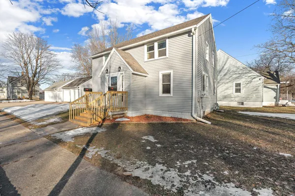 $229,900 | 907 8th Street Southeast, Austin, MN 55912