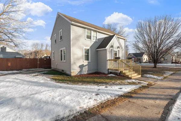 $229,900 | 907 8th Street Southeast, Austin, MN 55912