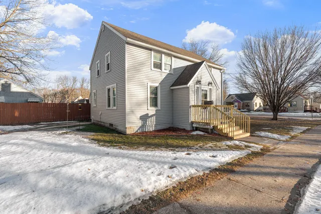 $229,900 | 907 8th Street Southeast, Austin, MN 55912