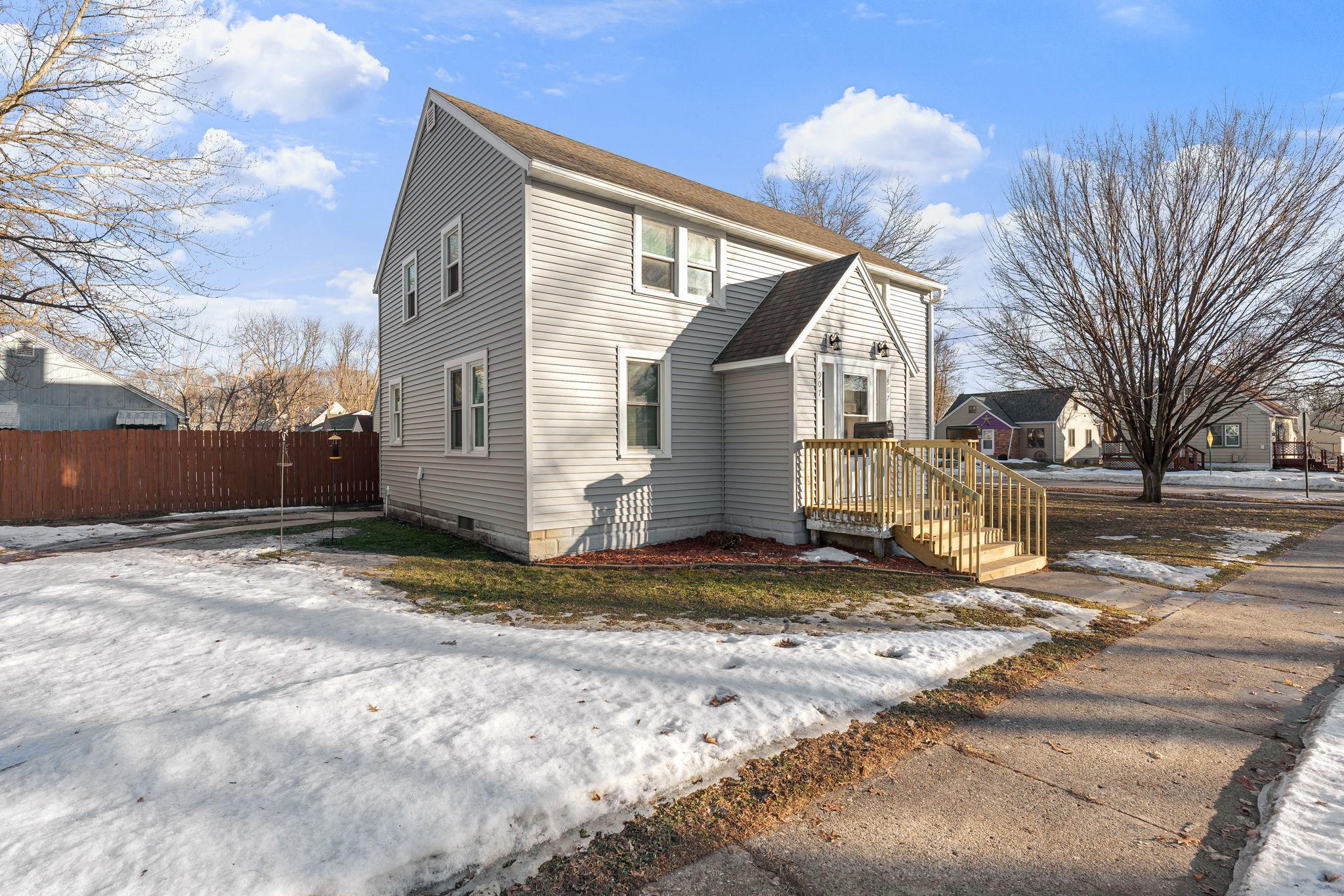 907 8th Street Southeast Austin, MN 55912 - Photo 4 of 25