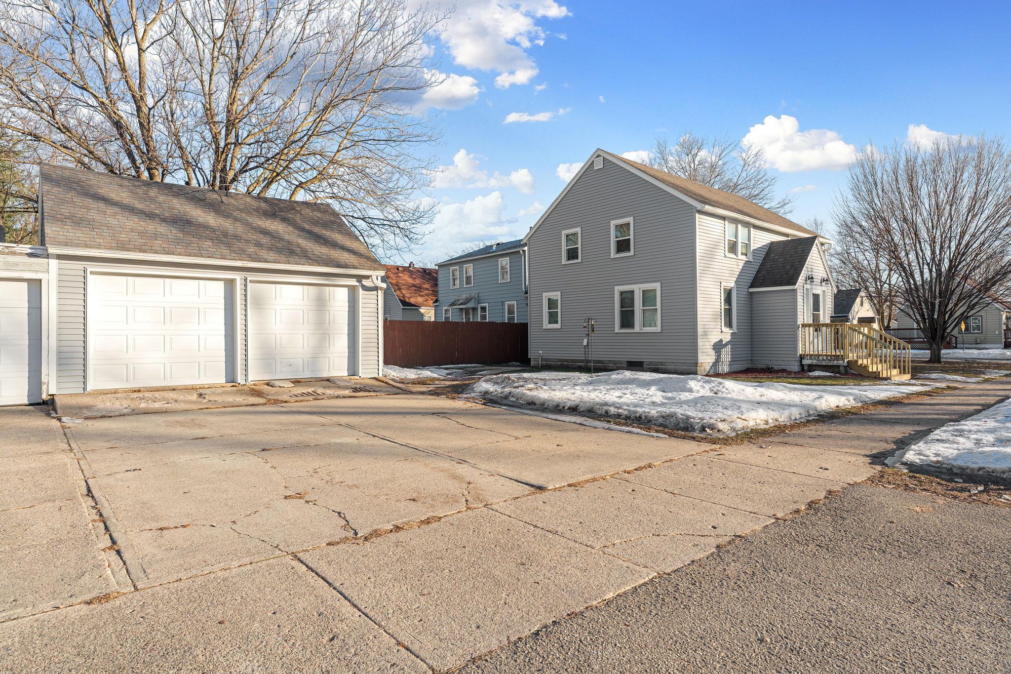 907 8th Street Southeast Austin, MN 55912 - Photo 5 of 25