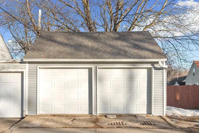 $229,900 | 907 8th Street Southeast, Austin, MN 55912