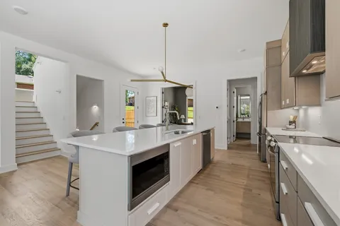 $975,000 | 1802 Hayden Drive, Nashville, TN 37216