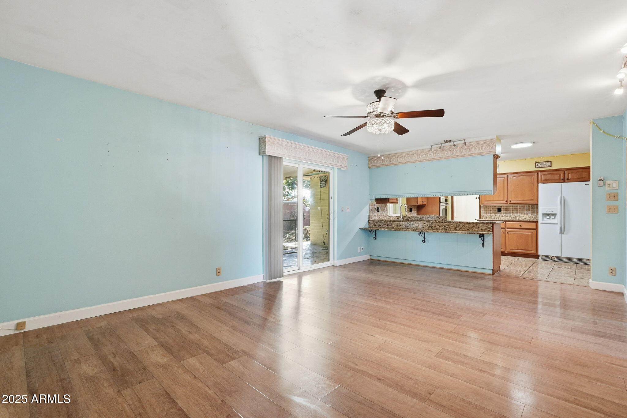 423 South Racine Mesa, AZ 85206 - Photo 15 of 37 Racine - dining room with view of breakf