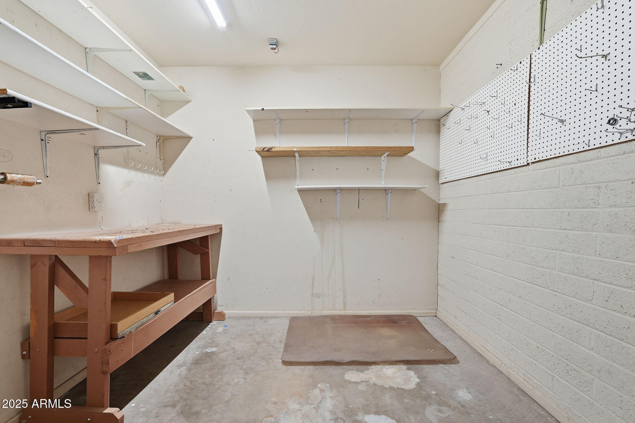 423 South Racine Mesa, AZ 85206 - Photo 31 of 37 Racine - garage.golf cart parking or wor