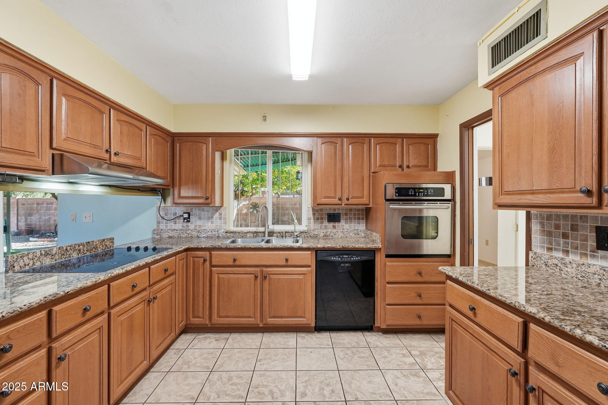 423 South Racine Mesa, AZ 85206 - Photo 7 of 37 Racine - kitchen - primary view