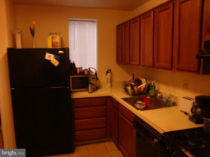 14425 Parkvale Road, Unit 7 Rockville, MD 20853 - Photo 2 of 7 Kitchen