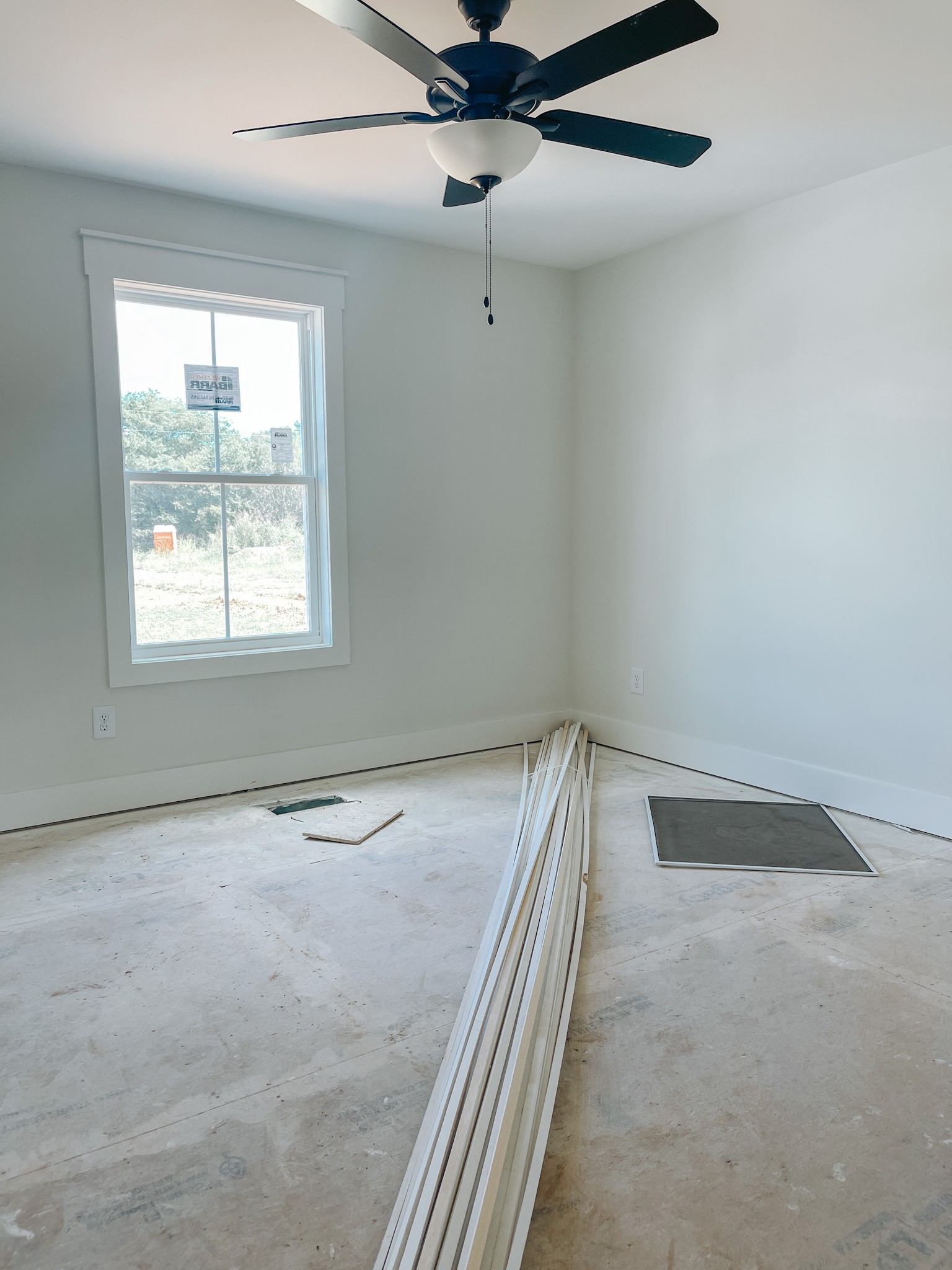 247 Tom Ferrell Road Portland, TN 37148 - Photo 9 of 10 an empty room with windows