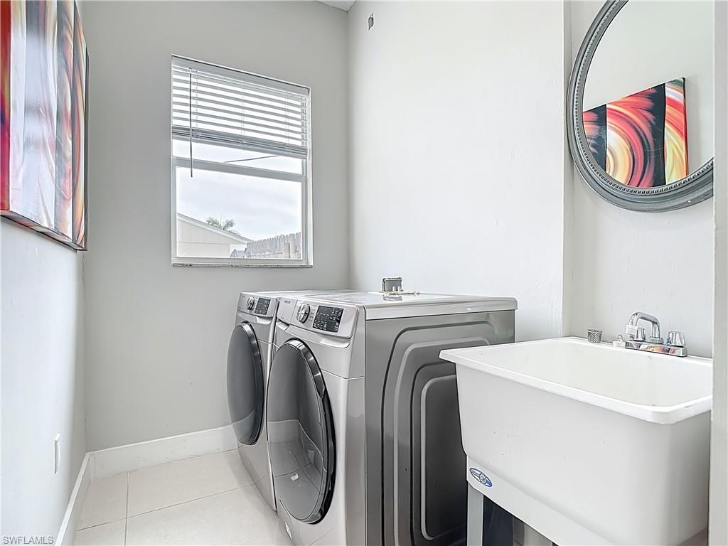 1806 41st Street Southwest Naples, FL 34116 - Photo 20 of 38 a utility room with dryer and washer