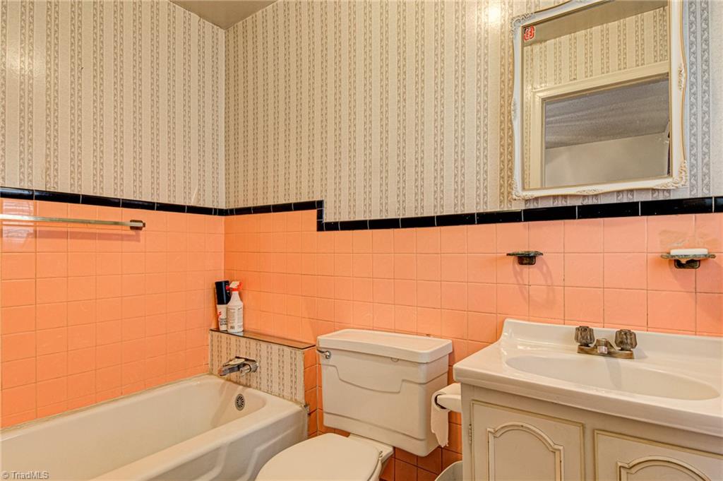 7608 Summerfield Road Summerfield, NC 27358 - Photo 17 of 31 Gallery Image 17