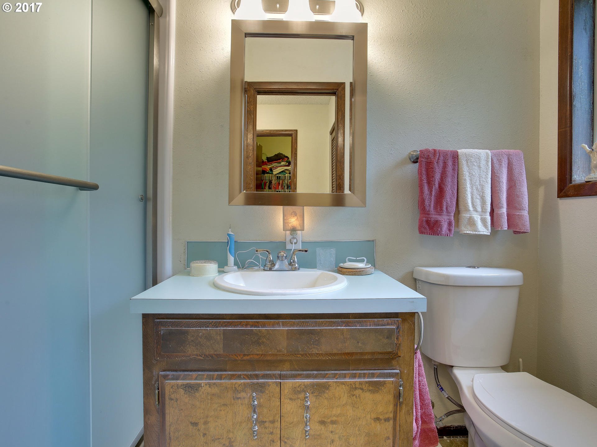 22374 Southeast Ridgeview Drive Damascus, OR 97089 - Photo 27 of 32 a bathroom with a sink toilet and mirror
