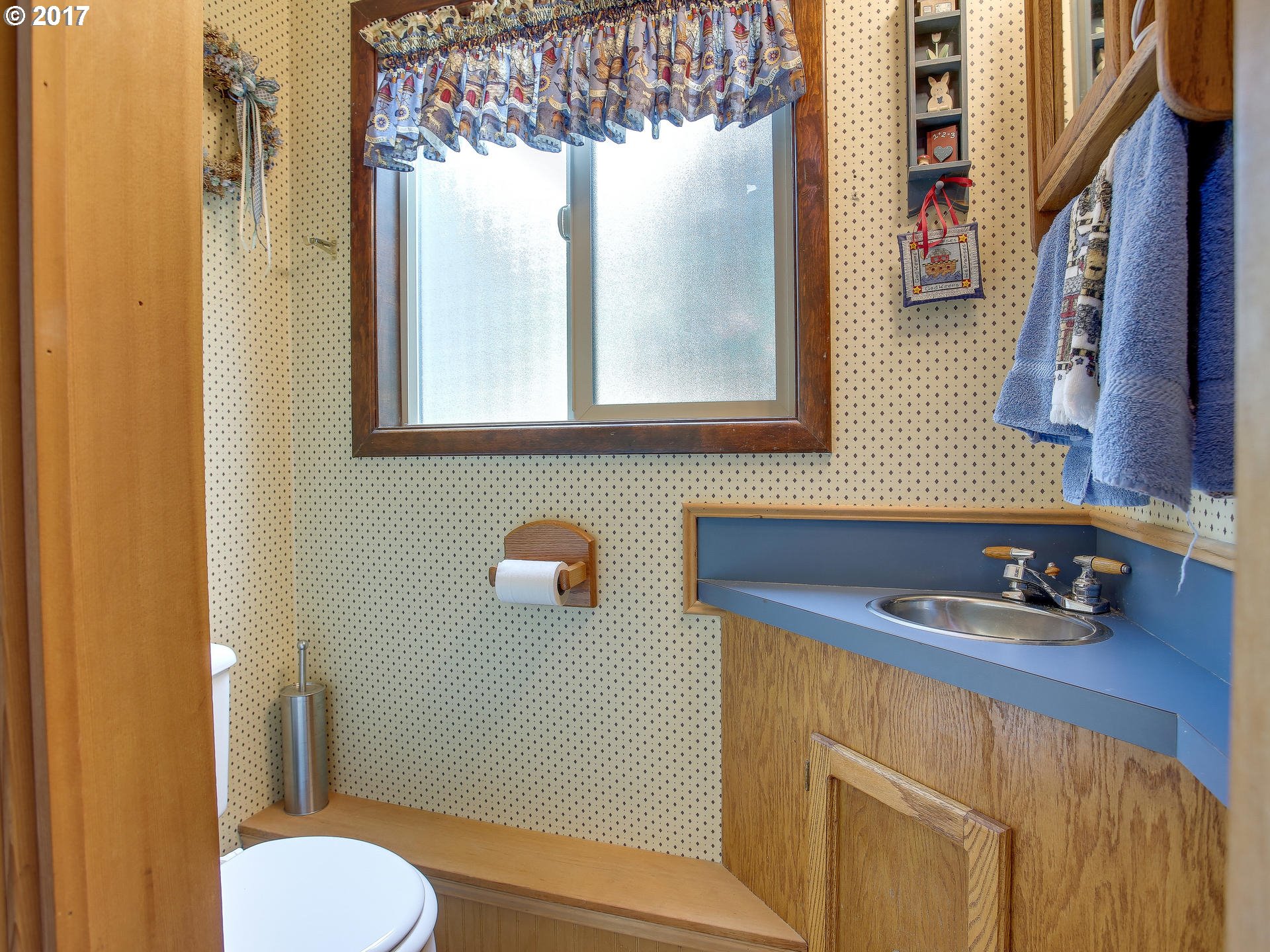 22374 Southeast Ridgeview Drive Damascus, OR 97089 - Photo 29 of 32 a bathroom with a sink and a toilet