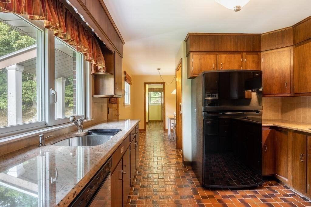 108 Mishawum Road Woburn, MA 01801 - Photo 8 of 27 Gallery Image 8