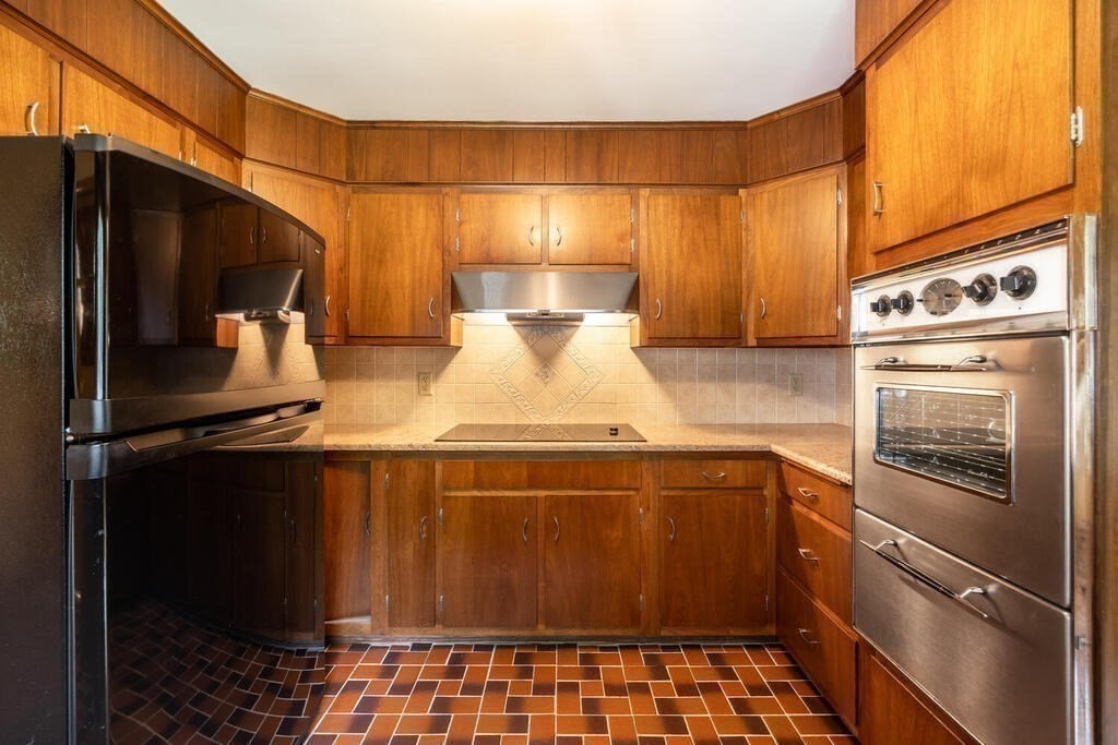 108 Mishawum Road Woburn, MA 01801 - Photo 9 of 27 Gallery Image 9
