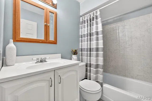 $449,000 | 39 White Plains Drive, Chesterfield, MO 63017