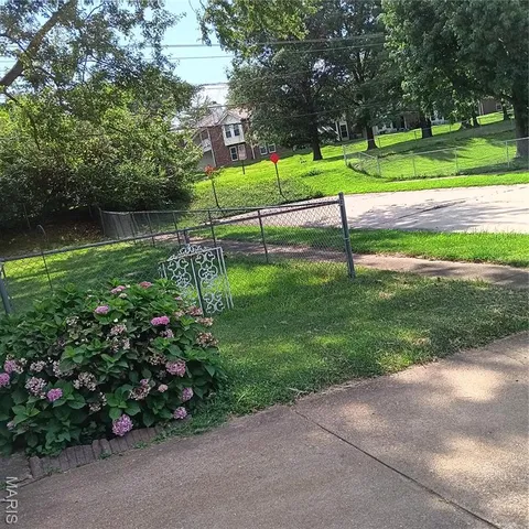 $449,000 | 39 White Plains Drive, Chesterfield, MO 63017