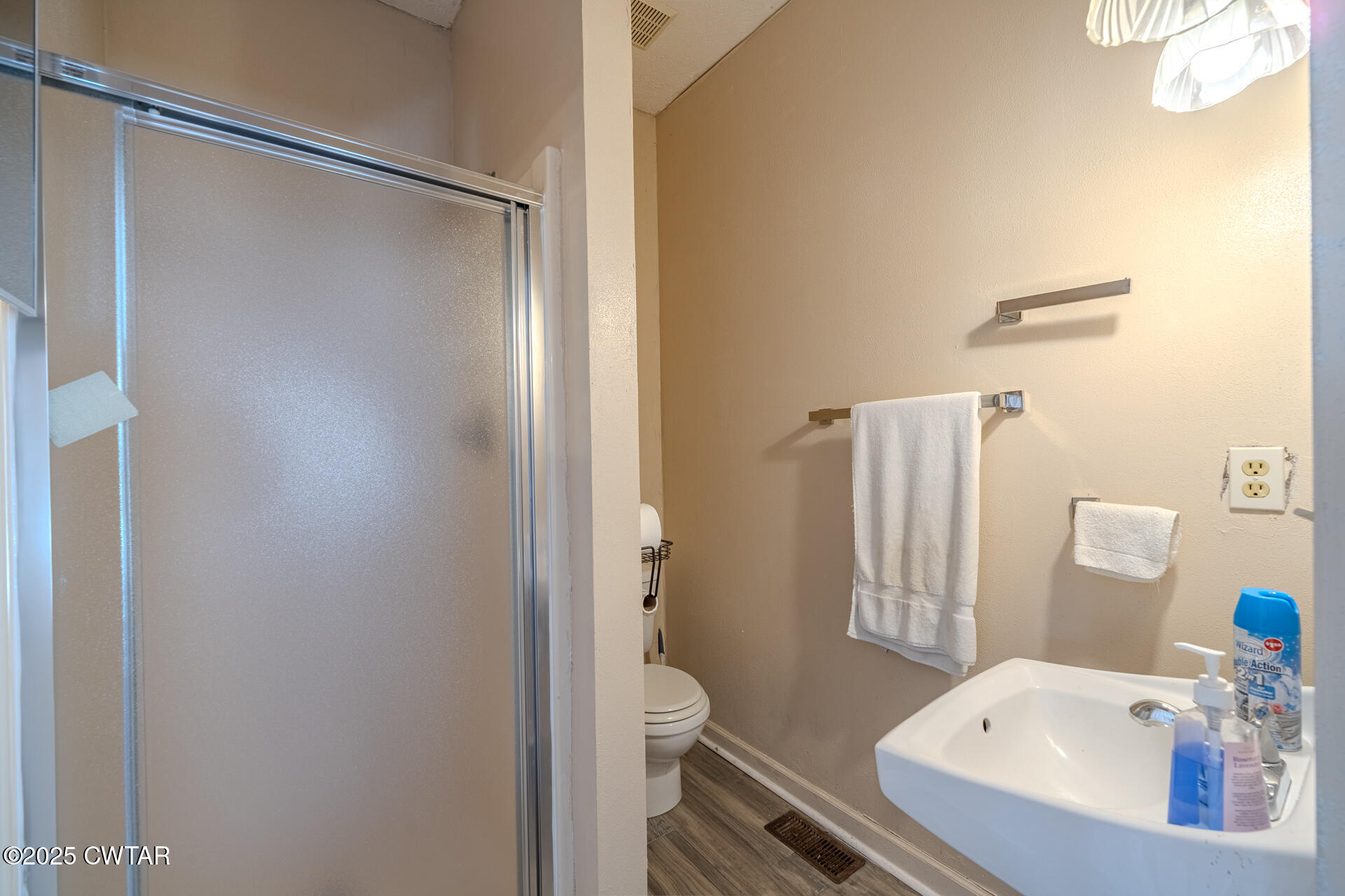 43 Paddock Place Jackson, TN 38305 - Photo 20 of 38 a bathroom with a tub and shower