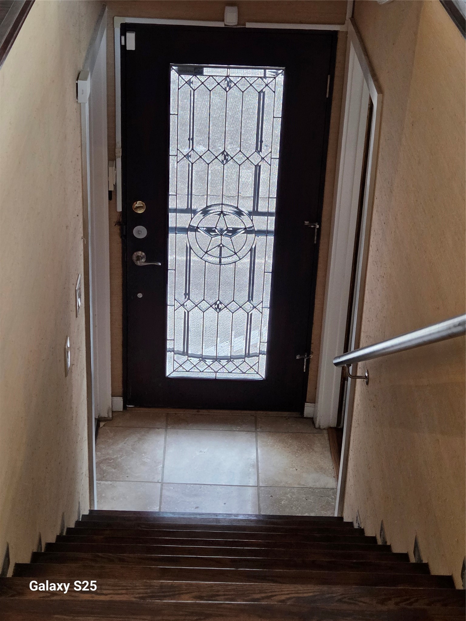 102 East 5th Street Houston, TX 77007 - Photo 33 of 44 Front Door- viewed from inside Apartment