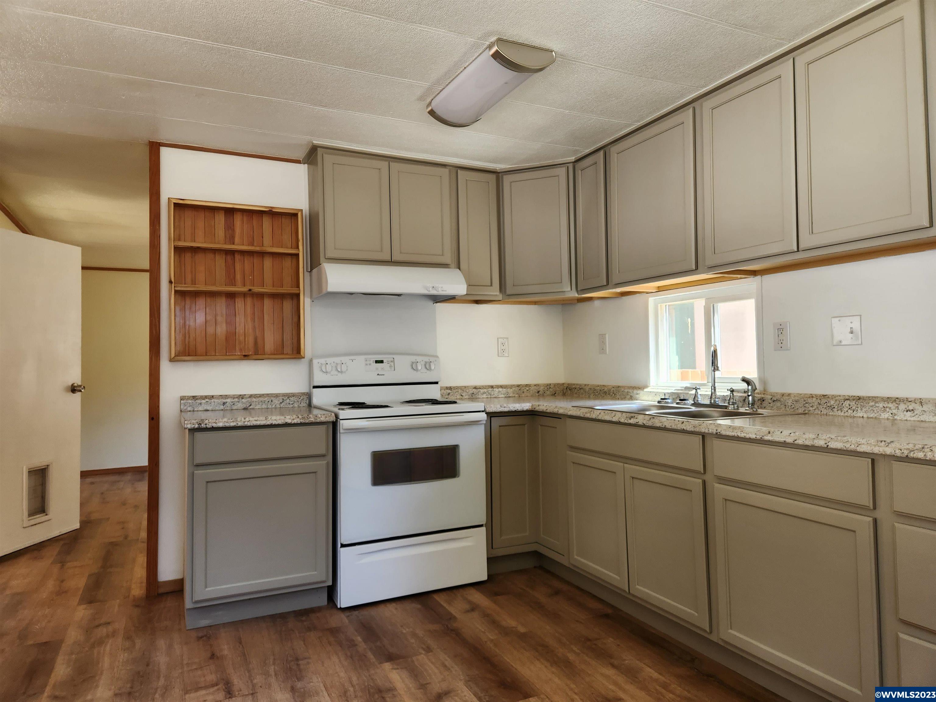 27171 Clear Lake Road, Unit 22 Eugene, OR 97402 - Photo 13 of 25