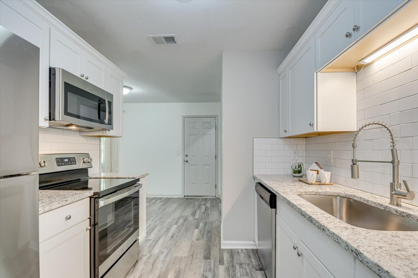 4527 Plantation Road Martinez, GA 30907 - Photo 11 of 24 Kitchen