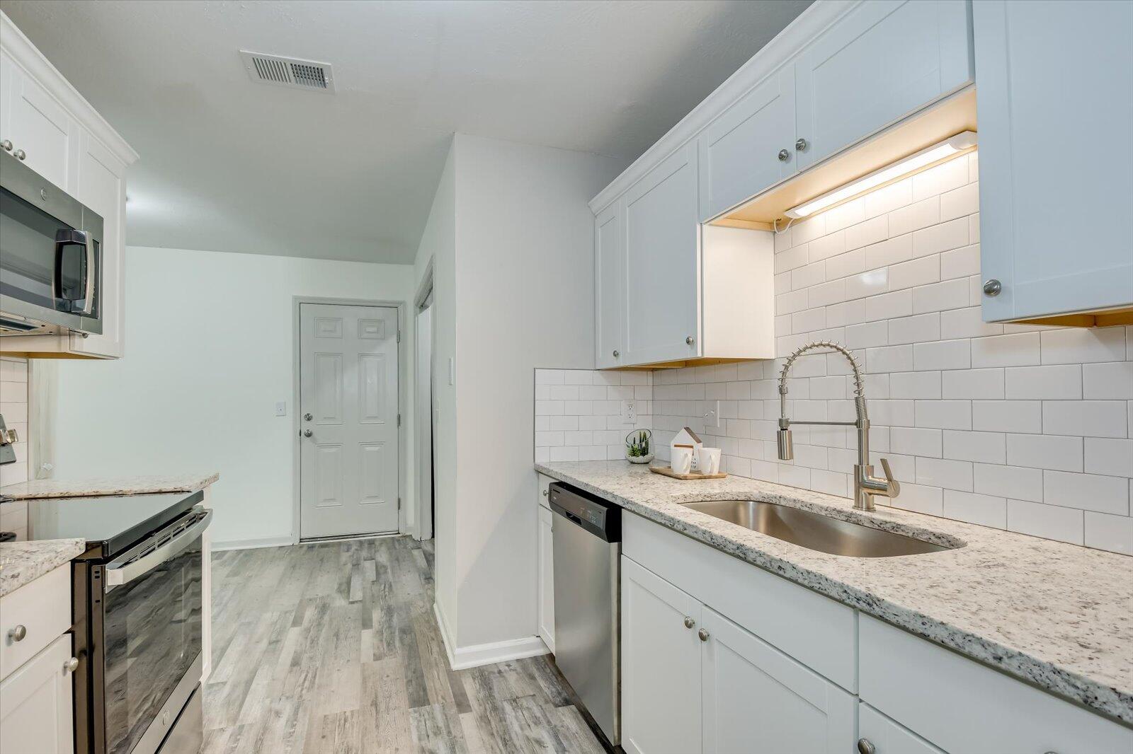 4527 Plantation Road Martinez, GA 30907 - Photo 9 of 24 Kitchen
