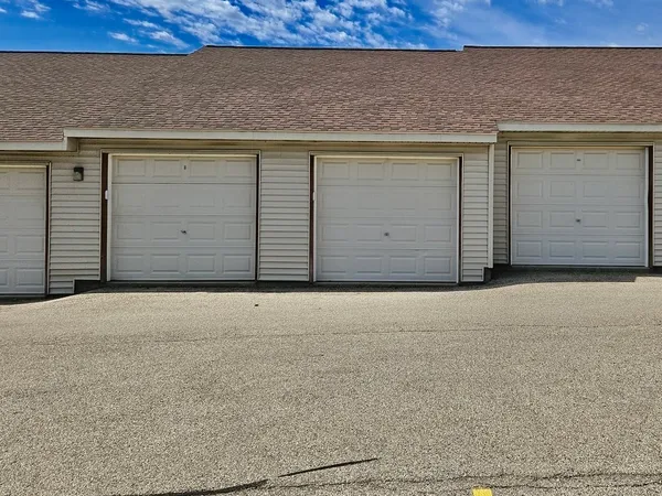 $134,900 | 440 Cunat Boulevard, Unit 2F, Richmond, IL 60071