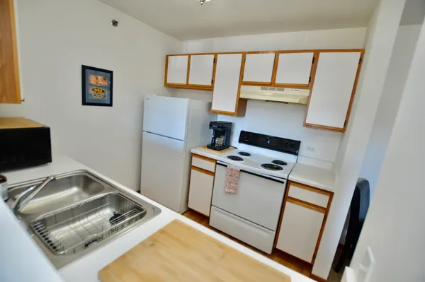 $134,900 | 440 Cunat Boulevard, Unit 2F, Richmond, IL 60071