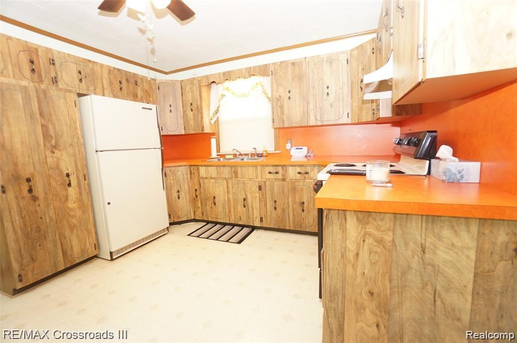 21807 Telegraph Road Trenton, MI 48183 - Photo 5 of 27 Gallery Image 5