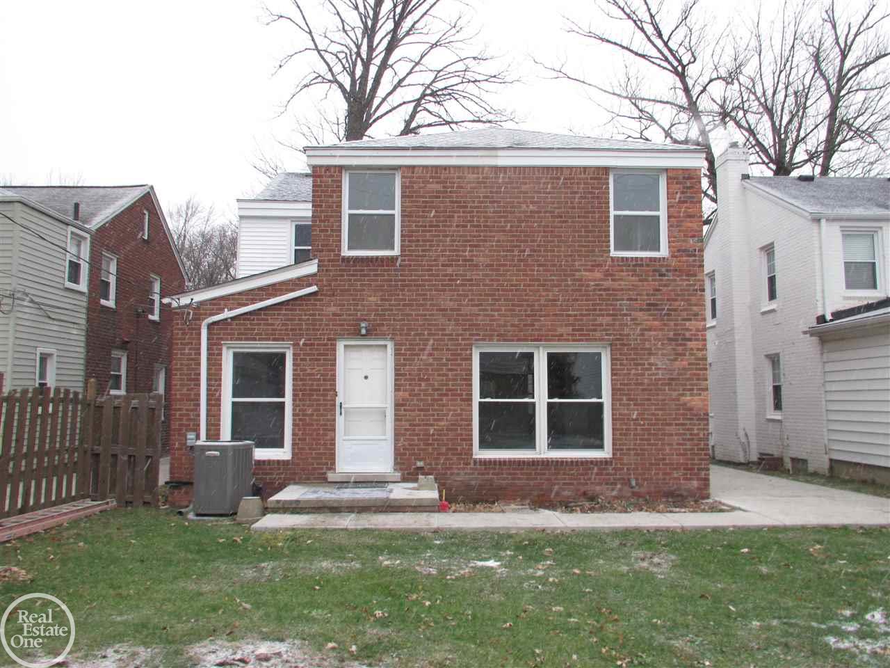 1323 Hampton Road Grosse Pointe, MI 48236 - Photo 40 of 40 31365598-39.JPG
