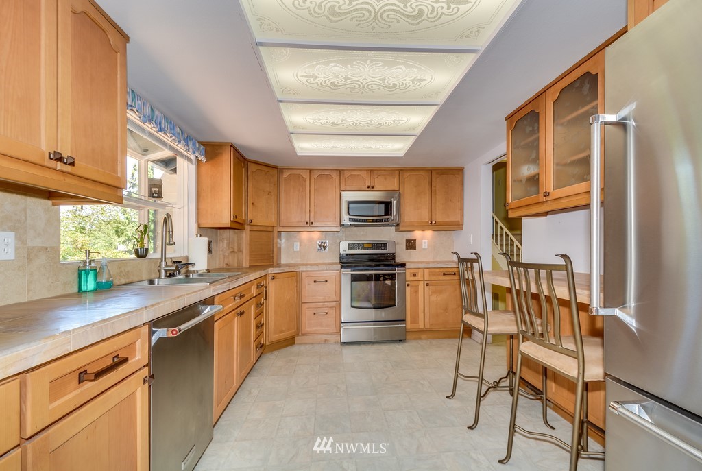 10642 Northeast 145th Place Bothell, WA 98011 - Photo 11 of 21 Gallery Image 11