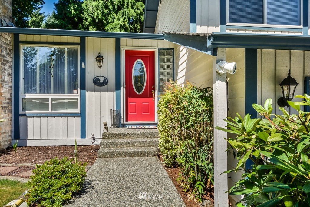 10642 Northeast 145th Place Bothell, WA 98011 - Photo 3 of 21 Gallery Image 3