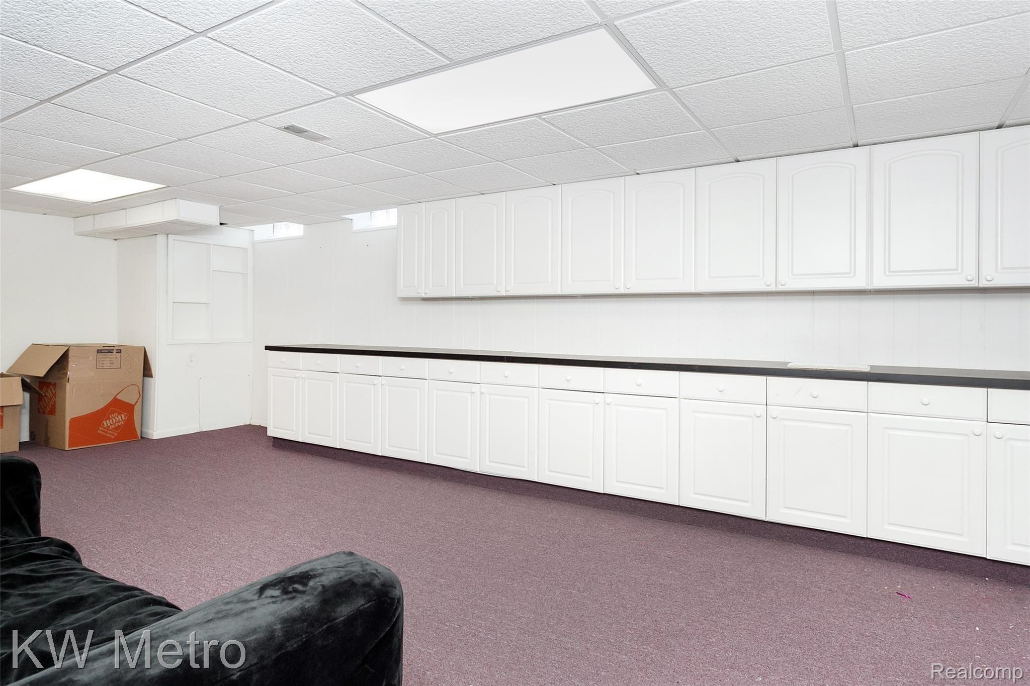 4733 Valleyview Drive South West Bloomfield, MI 48323 - Photo 32 of 39 Valleyview-32.jpg