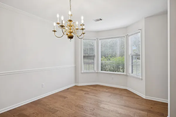 a view of a chandelier in big room and chandelier