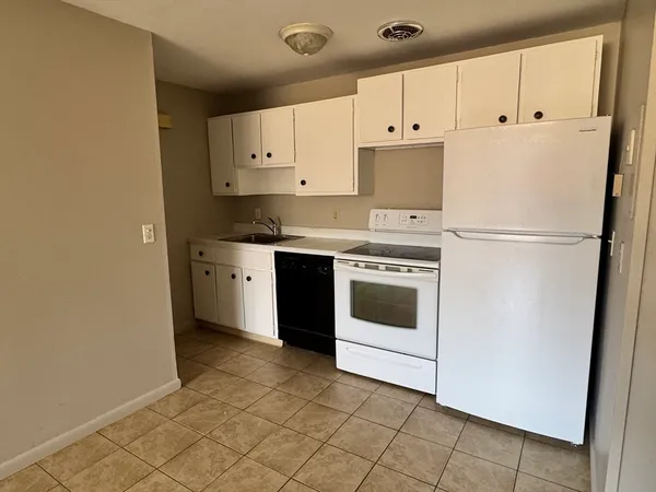 $1,650 | 320 Elm Street, Unit 10, Southbridge, MA 01550