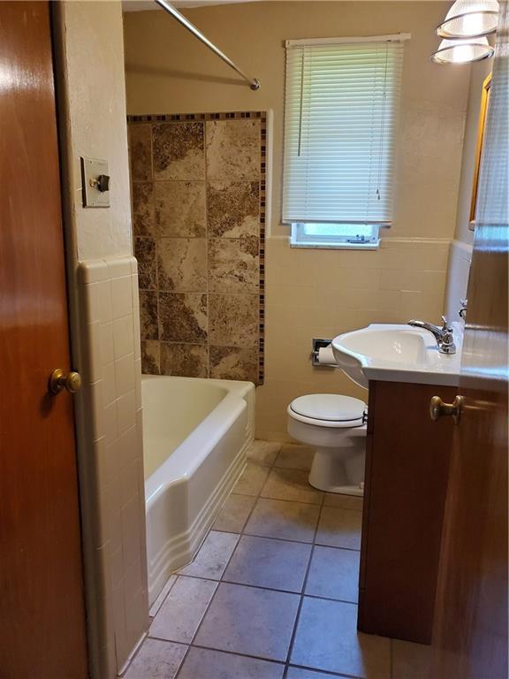 234 Crestview Road Pittsburgh, PA 15235 - Photo 14 of 20 bathroom