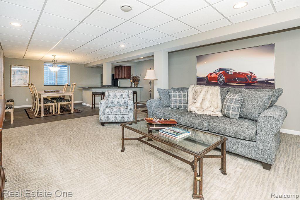 2098 Logan Drive Rochester, MI 48309 - Photo 28 of 36