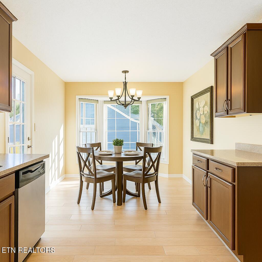 572 Mariner Point Drive Clinton, TN 37716 - Photo 25 of 46 Breakfast room Mar