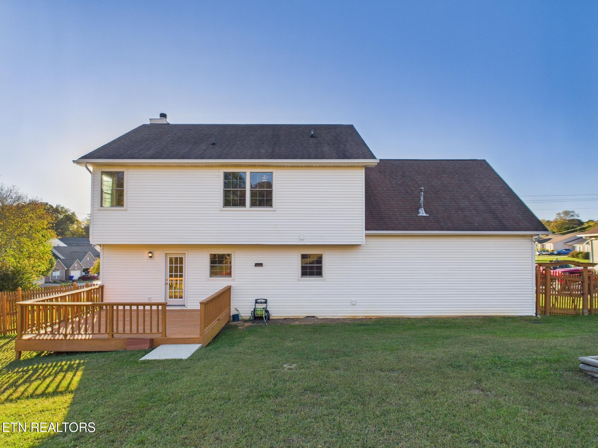 572 Mariner Point Drive Clinton, TN 37716 - Photo 6 of 46 CAM02235G0-PR0083-STILL073
