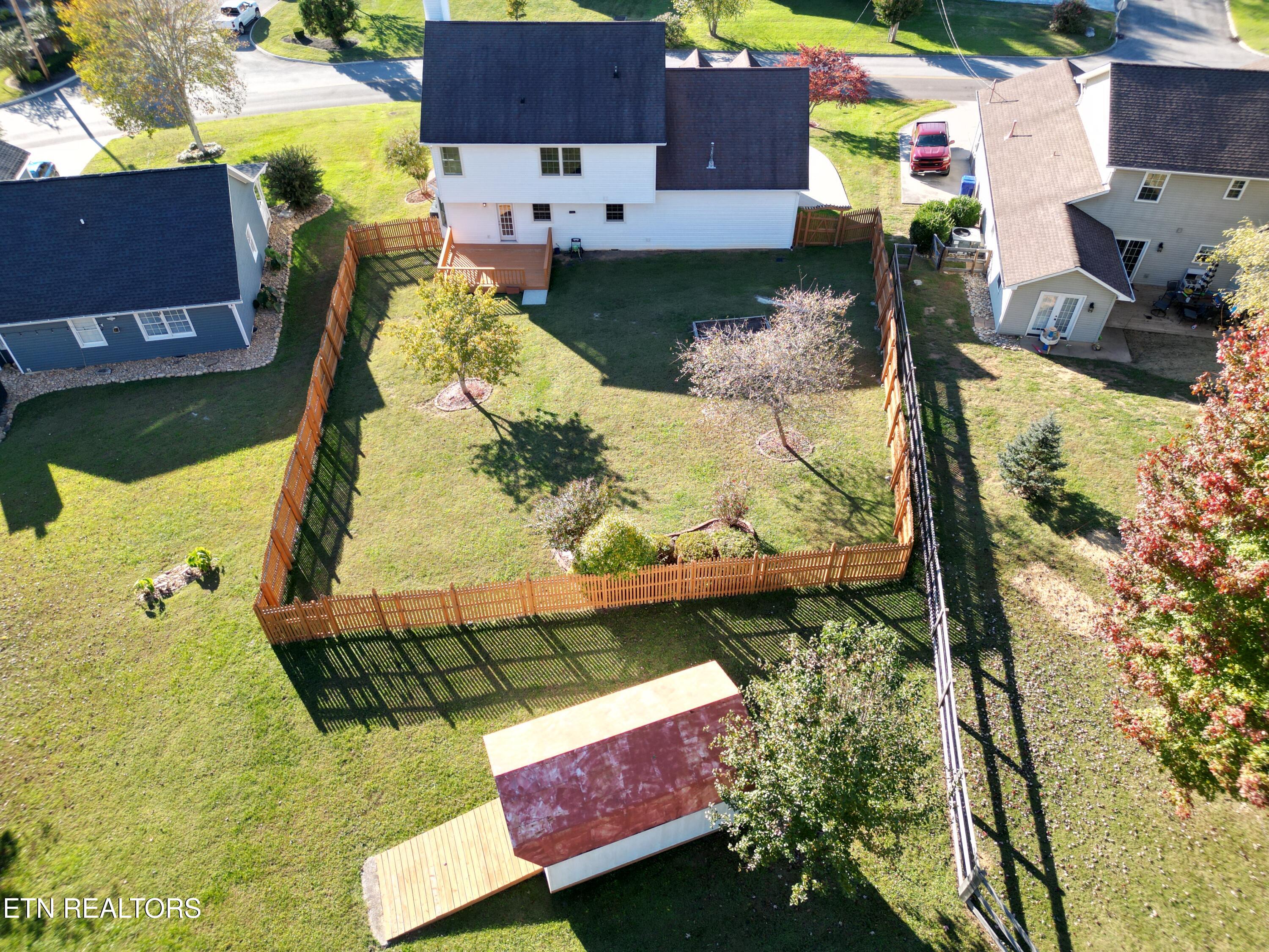 572 Mariner Point Drive Clinton, TN 37716 - Photo 9 of 46 dji_fly_20251012_122720_361_176071520315