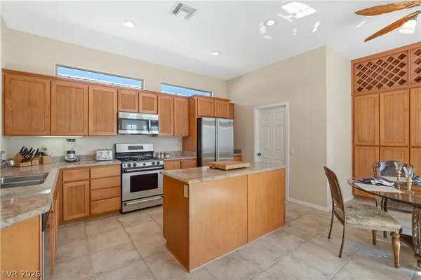 $3,100 | 10 Chatmoss Road, Henderson, NV 89052