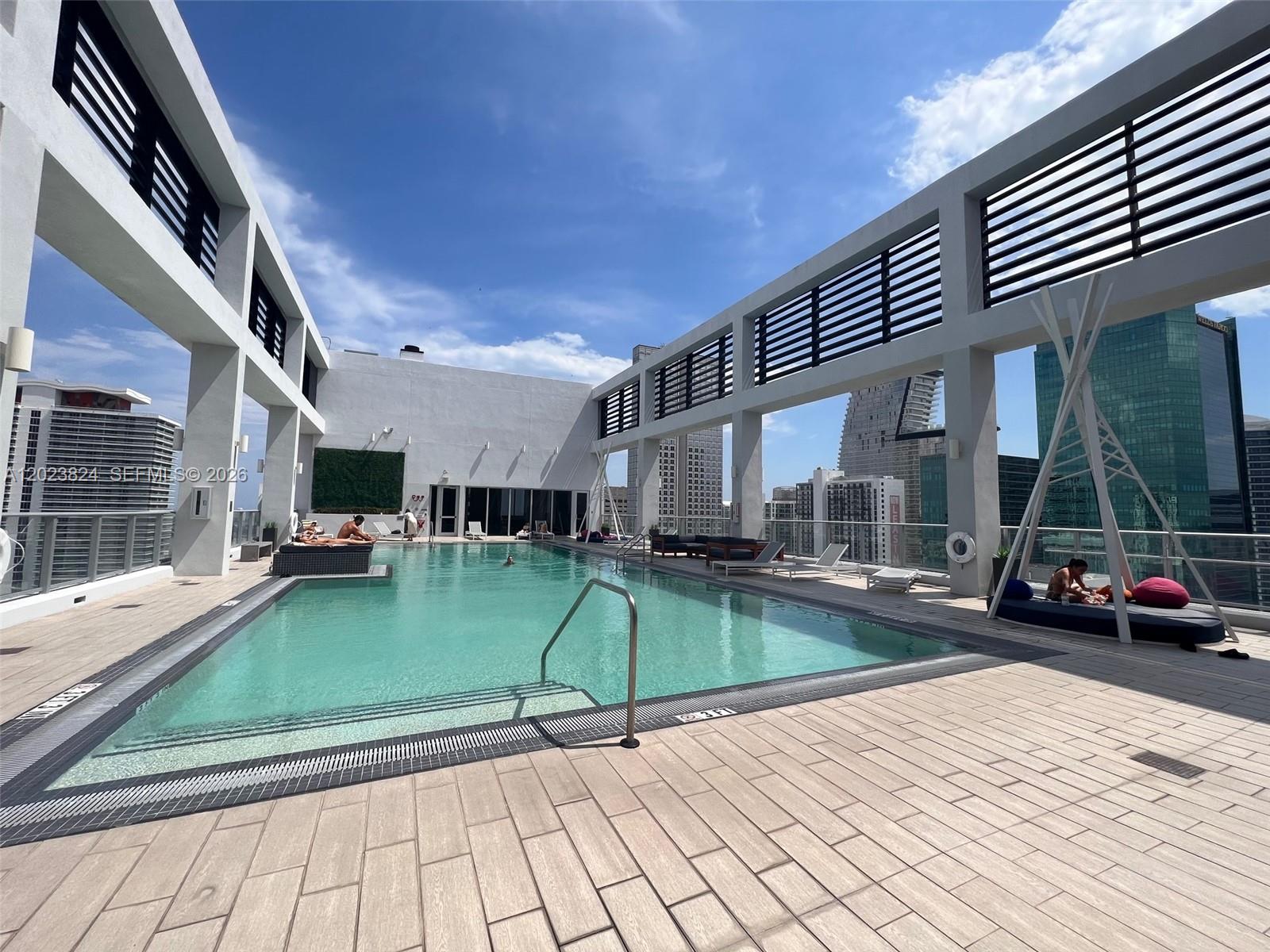 151 Southeast 1st Street, Unit 810 Miami, FL 33131 - Photo 12 of 19