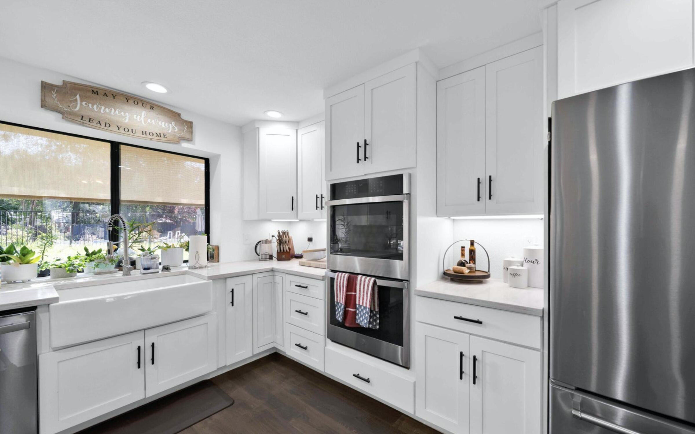 7067 Tucker Lane Redding, CA 96002 - Photo 11 of 47 Kitchen