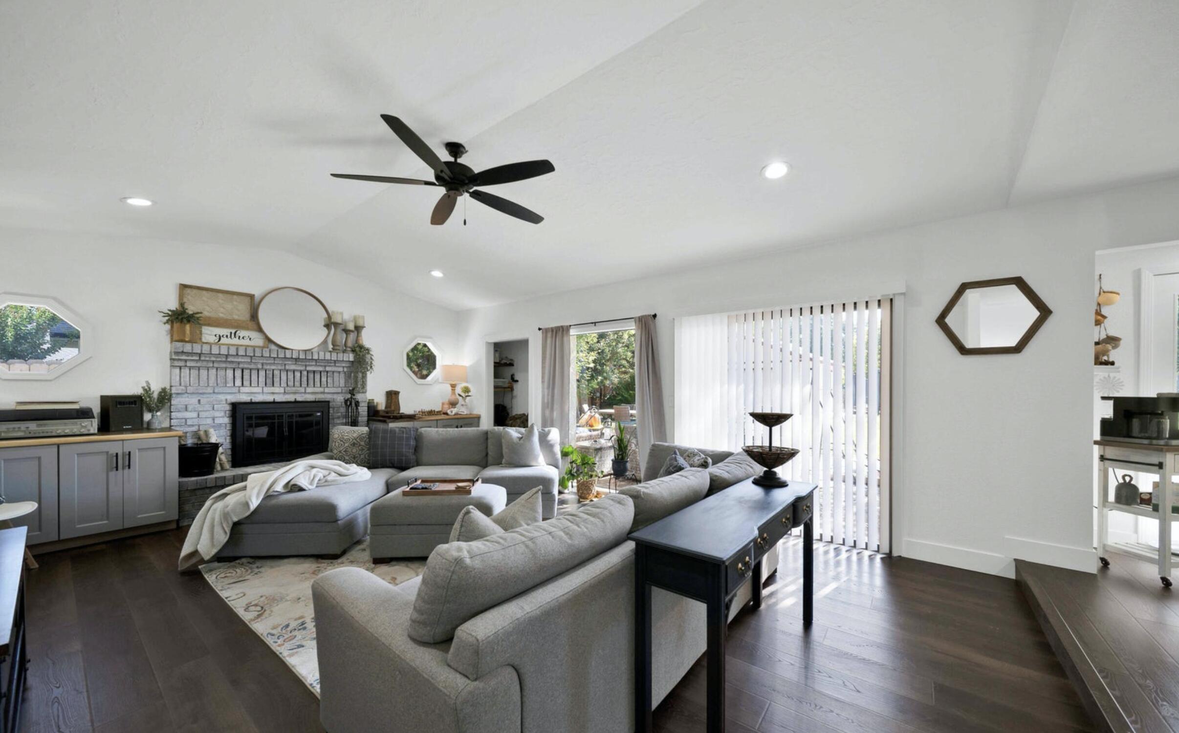 7067 Tucker Lane Redding, CA 96002 - Photo 15 of 47 Family Room